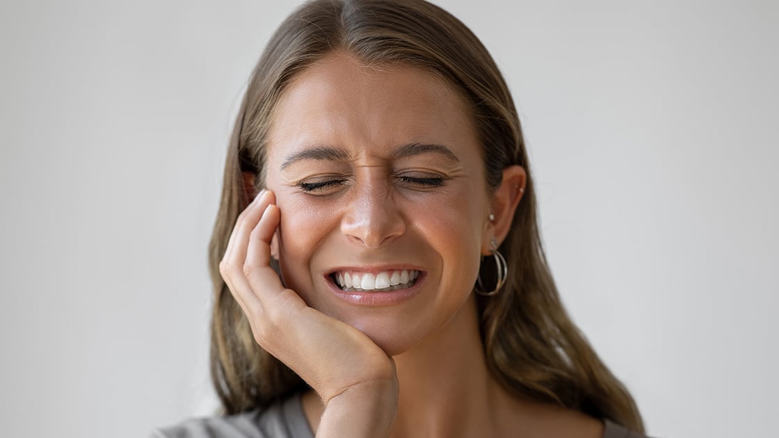 Woman jaw pain photo